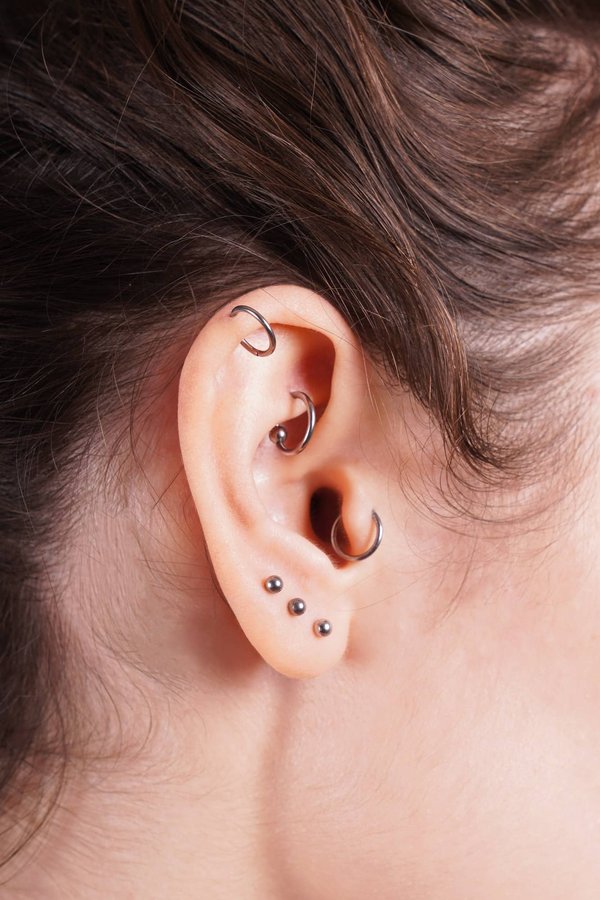 Les meilleurs bijoux pour le piercing tragus