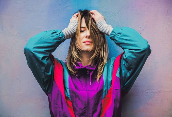 Quelles techniques pour porter des combinaisons en jersey dans des contextes semi-formels ?