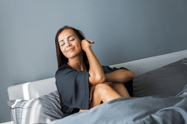 Astuces pour harmoniser des chemisiers à jabot avec des tenues contemporaines