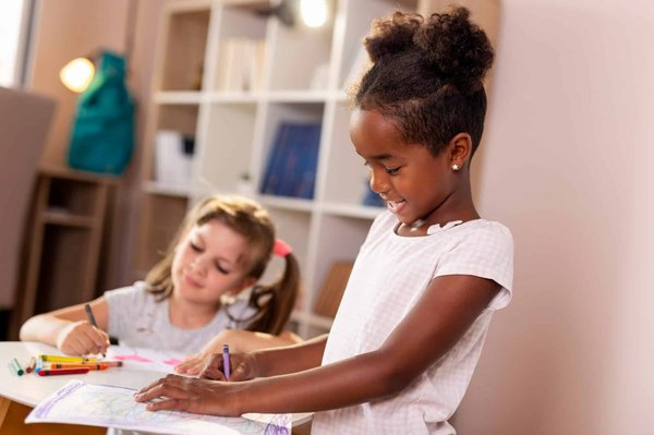 Comment choisir des jupes crayon qui flattent des hanches larges ?