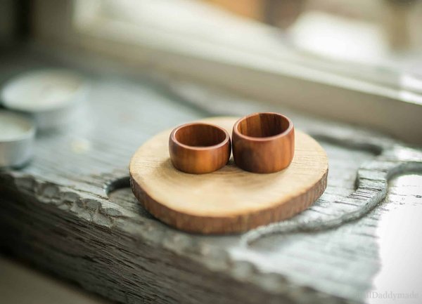 La bague en bois : Une alternative naturelle et durable aux bijoux traditionnels