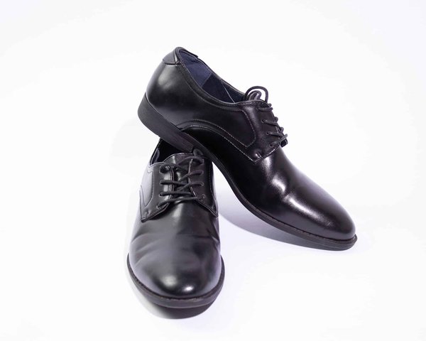 Quelle couleur de chaussures va avec tous les vêtements ?