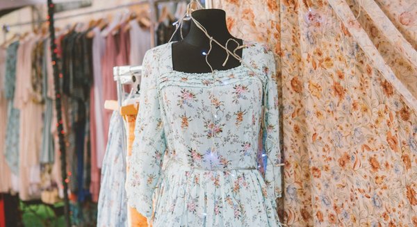 Robes : les incontournables du dressing féminin